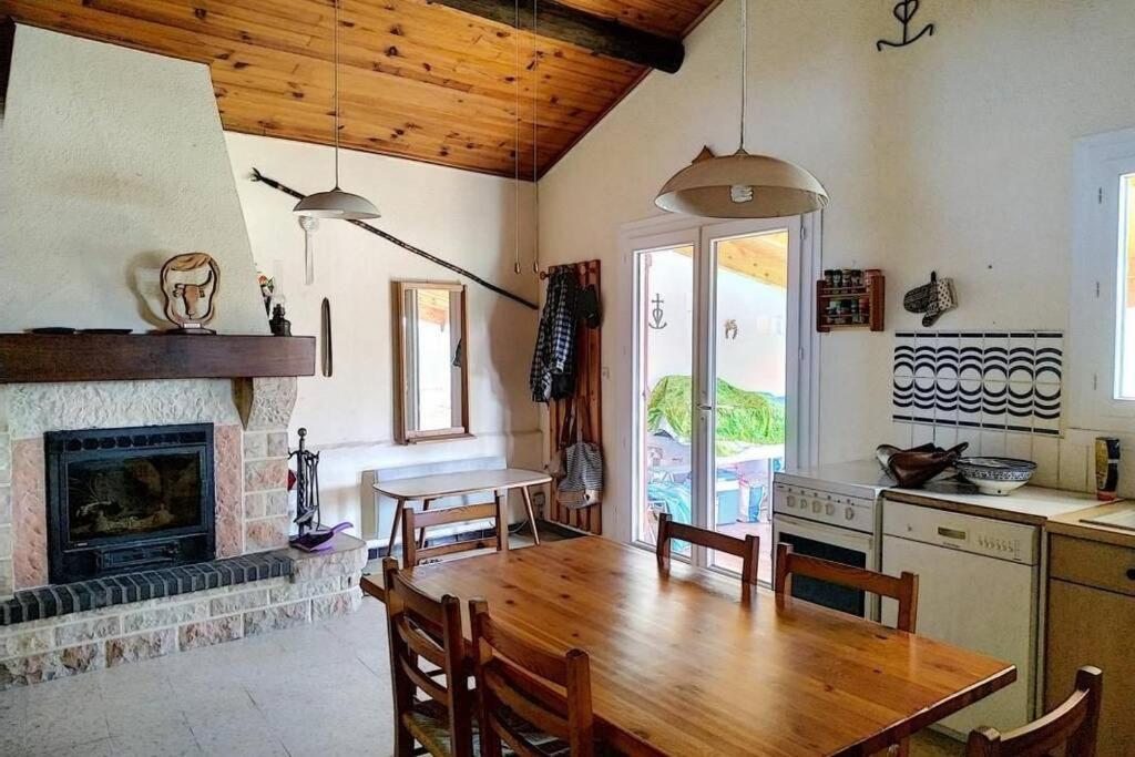 Chalet Typique Au Coeur De La Petite Camargue Βίλα Vauvert Εξωτερικό φωτογραφία